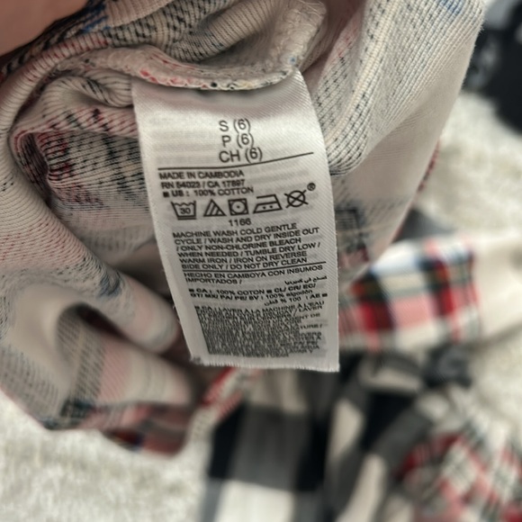 Old Navy Gender Neutral PJs SOME MARKER STAINS  Plaid Buffalo Check - Picture 8 of 8